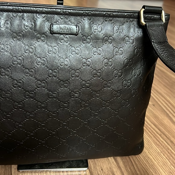 A 240 - ๐ฏ% authentic Gucci crossbody bag - Picture 6 of 16